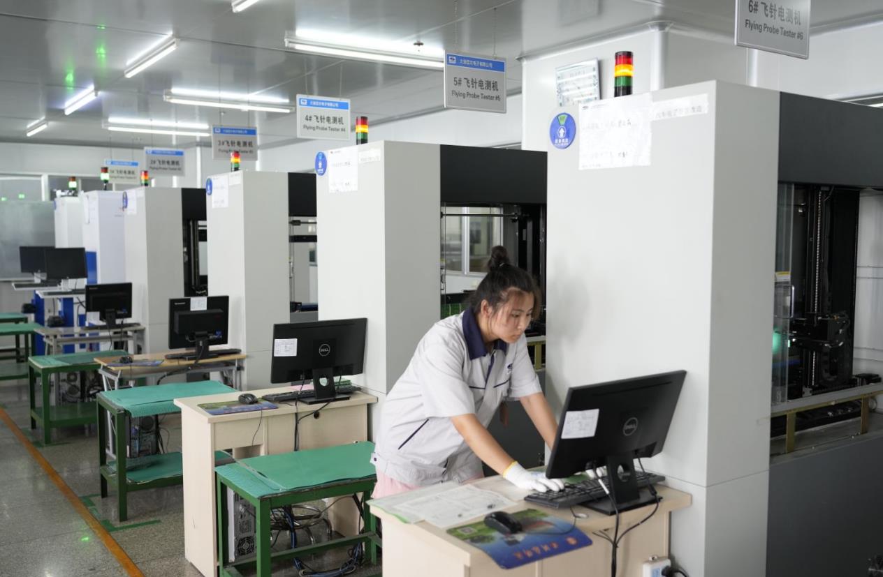 Flying needle on-off testing machine